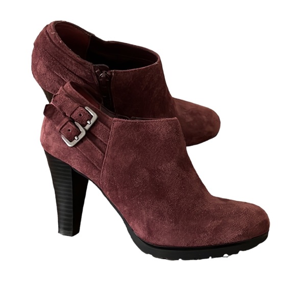 White Mountain Suede Bordeaux Ankle Booties. #8. - Picture 4 of 12